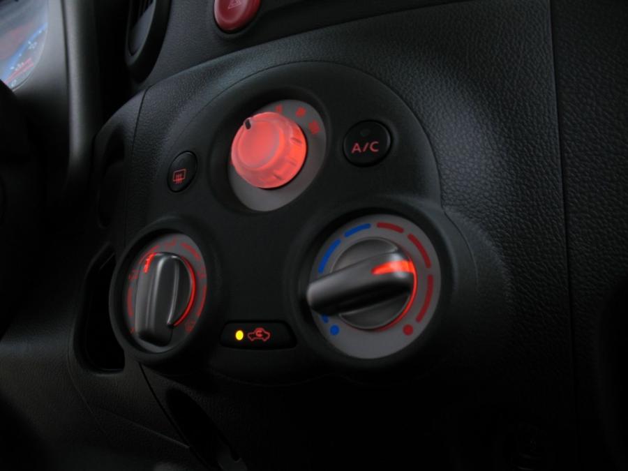 Детали интерьера Nissan Cube (Z12) 2009 года  (US) (фото 27 из 84)